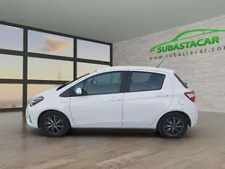 Blanco Usado 2020 Toyota Yaris Hybrid Active Utilitario | 10.165 €