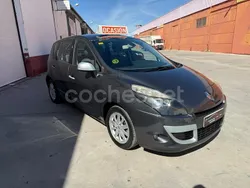 Marrón Usado 2012 Renault Scénic III Monovolumen | 5999 € (Precio justo)