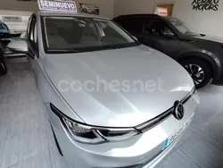 Gris / plata Usado 2021 VW Golf VIII Life Berlina | 20.990 € (Un poco caro)