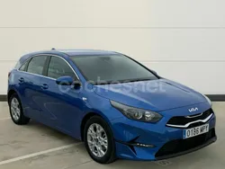 Azul Usado 2024 Kia Ceed Berlina | 20.400 € (Precio justo)