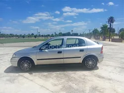 Gris / plata Usado 2001 Opel Astra Club Berlina | 1000 € (Precio justo)