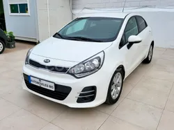Blanco Usado 2015 Kia Rio Berlina | 8990 € (Precio justo)