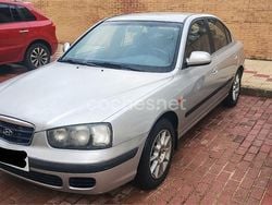 Beige Usado 2002 Hyundai Elantra Berlina | 2000 €