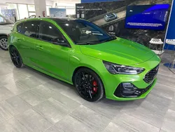 Verde Nuevo 2024 Ford Focus ST Berlina | 39.900 €