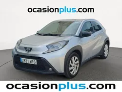 Gris Usado 2024 Toyota Aygo Play Utilitario | 13.737 € (Precio justo)