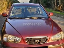 Granate Usado 2002 Hyundai Elantra GLS Berlina | 2700 €