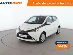 Blanco Usado 2017 Toyota Aygo X-play Utilitario | 10.399 € (Precio justo)