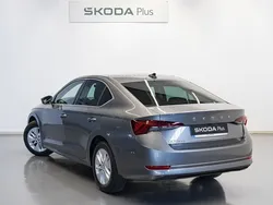 Gris Usado 2024 Skoda Octavia Ambition | 26.500 € (Precio justo)