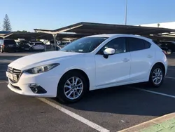 Rojo Usado 2014 Mazda 3 Luxury Berlina | 10.900 € (Caro)