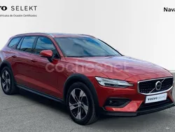 Granate Usado 2022 Volvo V60 CC Ultimate Familiar | 41.300 € (Caro)