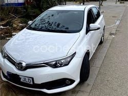 Blanco Usado 2016 Toyota Auris Business Edition Berlina | 9200 € (Precio justo)
