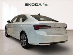 Blanco Nuevo 2025 Skoda Octavia Selection Berlina | 31.900 € (Precio justo)