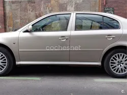 Beige Usado 2004 Skoda Octavia Elegance Berlina | 3500 € (Precio justo)