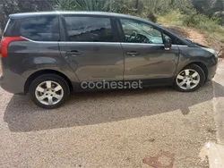 Gris / plata Usado 2013 Peugeot 5008 Allure Monovolumen | 9000 € (Precio justo)