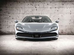 Plateado Usado 2024 Ferrari SF90 Descapotable | 544.900 €
