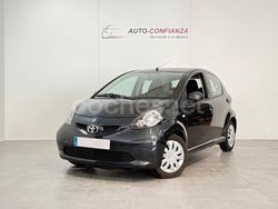 Gris / plata Usado 2010 Toyota Aygo Utilitario | 5495 € (Precio justo)