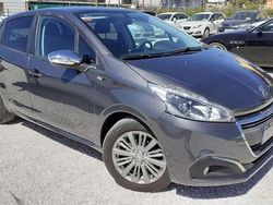 Gris Usado 2017 Peugeot 208 Style Utilitario | 8999 € (Precio justo)