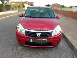 Rojo Usado 2010 Dacia Sandero Lauréate Utilitario | 4490 €