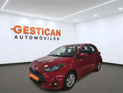 Granate Usado 2022 Toyota Yaris Hybrid Active Berlina | 16.990 € (Buen precio)
