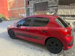 Rojo Usado 2007 Peugeot 207 Berlina | 2600 € (Buen precio)