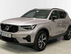 Plateado Usado 2025 Volvo XC40 Plus SUV | 41.900 €