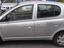 Gris / plata Usado 2004 Toyota Yaris Luna Berlina | 3100 € (Buen precio)