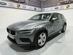 Gris / plata Usado 2019 Volvo V60 CC Momentum Familiar | 19.990 € (Super precio)