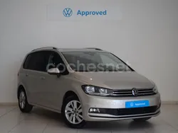 Beige Usado 2024 VW Touran Life Monovolumen | 38.490 € (Caro)