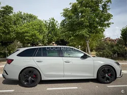 Gris / plata Usado 2021 Skoda Octavia RS Familiar | 40.500 €