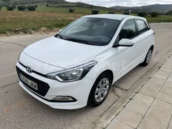 Blanco Usado 2015 Hyundai i20 Berlina | 9990 € (Un poco caro)