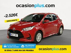 Rojo Usado 2022 Toyota Yaris Hybrid Business Edition Berlina | 17.450 € (Buen precio)