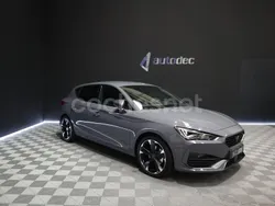 Gris / plata Usado 2024 Cupra Leon Berlina | 26.490 € (Precio justo)