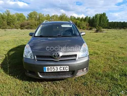 Beige Usado 2004 Toyota Corolla Verso Sol Monovolumen | 3600 € (Buen precio)