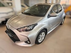 Gris / plata Usado 2023 Toyota Yaris Hybrid Active Berlina | 18.300 € (Buen precio)