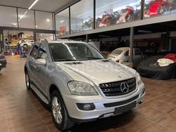 Gris / plata Usado 2008 Mercedes ML320 SUV | 15.900 € (Caro)