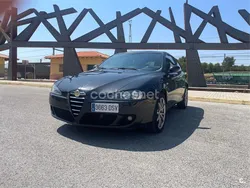 Negro Usado 2005 Alfa Romeo 147 Distinctive Utilitario | 3800 € (Precio justo)