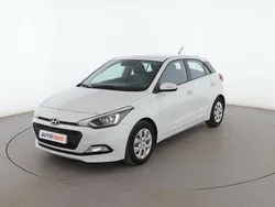 Blanco Usado 2015 Hyundai i20 Berlina | 9499 € (Un poco caro)