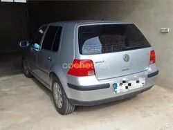 Gris / plata Usado 2003 VW Golf IV Conceptline Berlina | 3000 € (Precio justo)