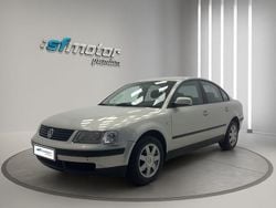 Gris Usado 1999 VW Passat Comfortline Berlina | 3500 €