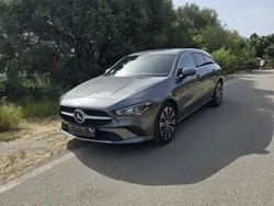 Gris Usado 2023 Mercedes CLA200 Shooting Brake Familiar | 37.750 € (Precio justo)