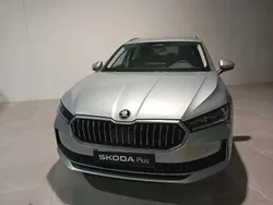 Gris/plata Nuevo 2024 Skoda Superb Selection Familiar | 39.990 € (Precio justo)