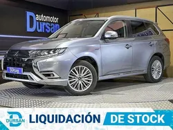 Gris Usado 2020 Mitsubishi Outlander P-HEV SUV | 21.890 € (Un poco caro)