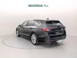 Rojo Usado 2024 Skoda Superb Selection Familiar | 32.600 € (Precio justo)