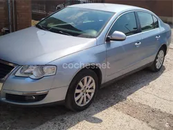 Gris / plata Usado 2007 VW Passat Trendline Berlina | 2800 € (Buen precio)