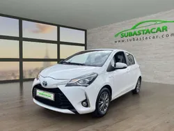 Blanco Usado 2019 Toyota Yaris Hybrid Active Utilitario | 8843 € (Super precio)