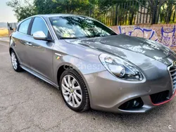 Gris / plata Usado 2013 Alfa Romeo Giulietta Distinctive Utilitario | 9690 €