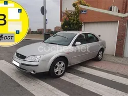 Gris / plata Usado 2003 Ford Mondeo Ghia Berlina | 1800 € (Buen precio)