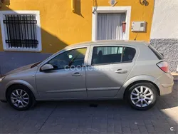 Beige Usado 2005 Opel Astra Enjoy Berlina | 3250 € (Precio justo)