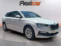 Blanco Usado 2023 Skoda Scala Ambition Utilitario | 14.890 € (Precio justo)