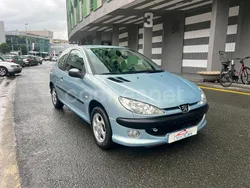 Azul Usado 2002 Peugeot 206 Berlina | 2990 € (Un poco caro)